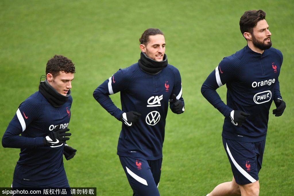 法国队完胜日本队，奥恰洛夫扛起全队